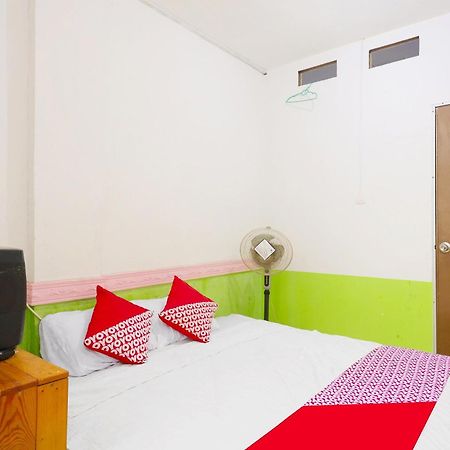 Spot On 91343 Kartika Guest House Syariahnearpantai Stres Jodoh  外观 照片