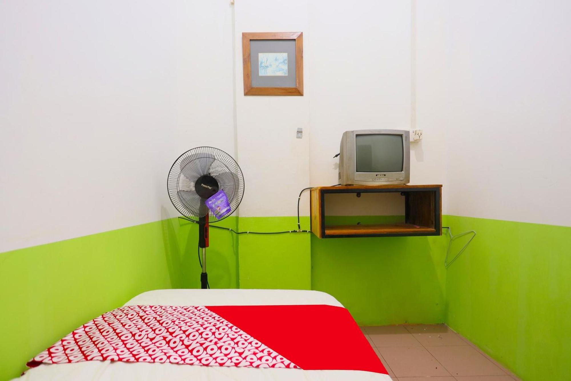Spot On 91343 Kartika Guest House Syariahnearpantai Stres Jodoh  外观 照片
